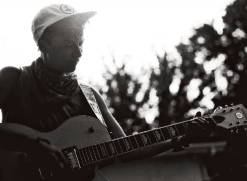 Live Music with Kerry Hallet