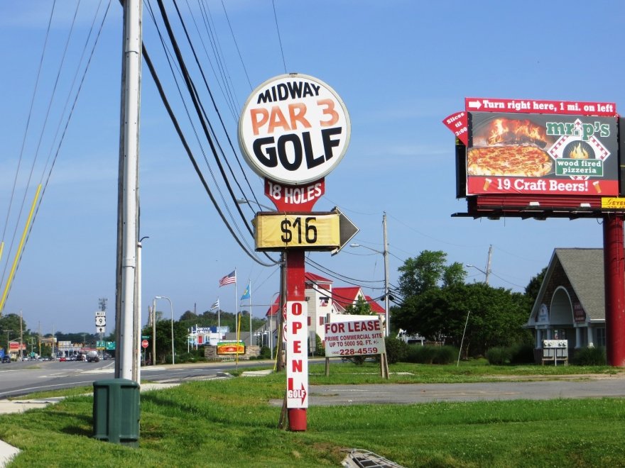 Midway Par 3 Golf Course